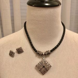 🌸 Necklace and earring set